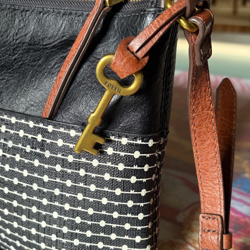 Fossil Fiona Modern Dots Stylish Black & Brown Crossbody Bag. Like New! - Picture 3 of 8